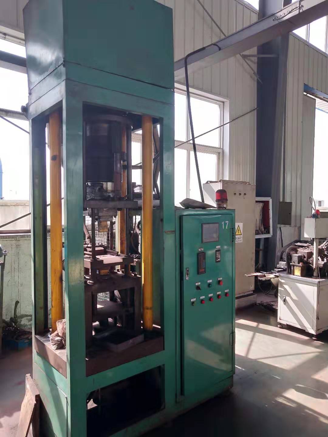 直立式液壓機(jī).jpg